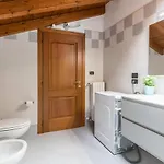 Casa Mandello * Saló