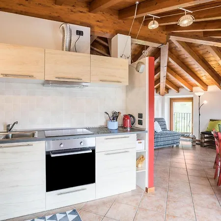 Casa Mandello * サロ